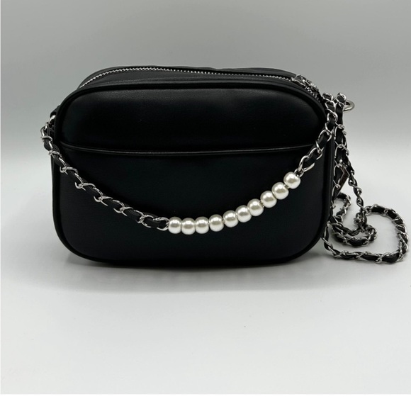 Badgley Mischka Medium
Quilted Camera Bag - Picture 2 of 4